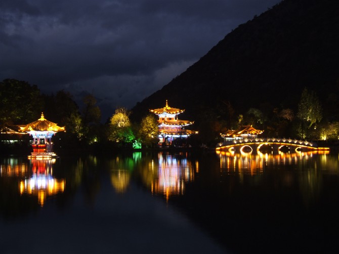 黑龙潭夜景